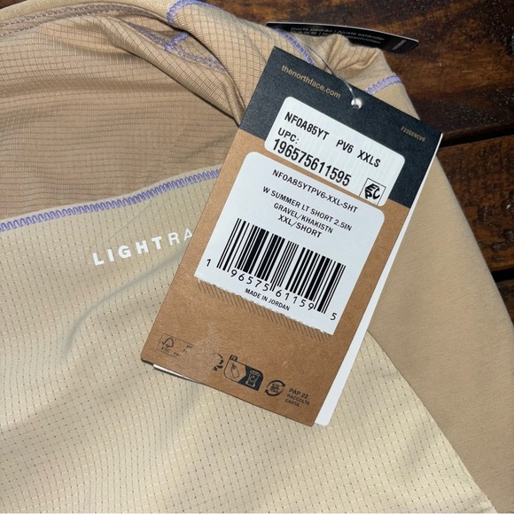 The North Face Women's Shorts XXL NWT - Picture 9 of 9